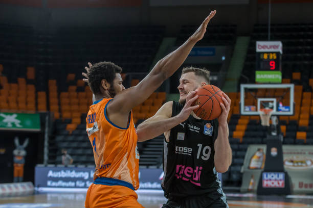 刻通过角球 刻通过角球