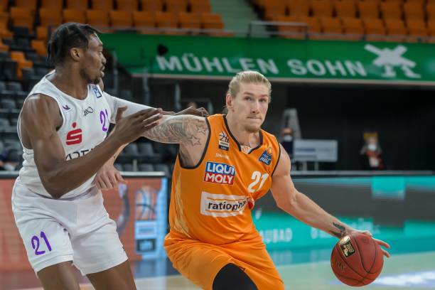 多次进攻威 多次进攻威