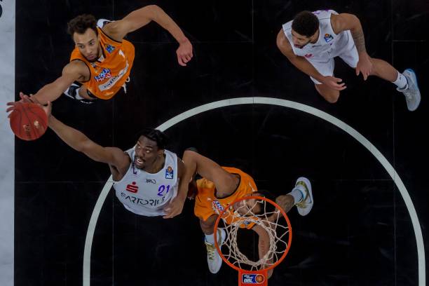 伍脱颖而出 伍脱颖而出